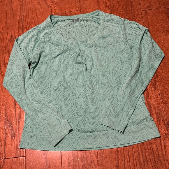 Columbia women’s light green long sleeve lightweight top - Picture 1 of 7